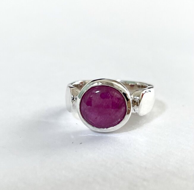 ワインカラーのルビーリング(11号)