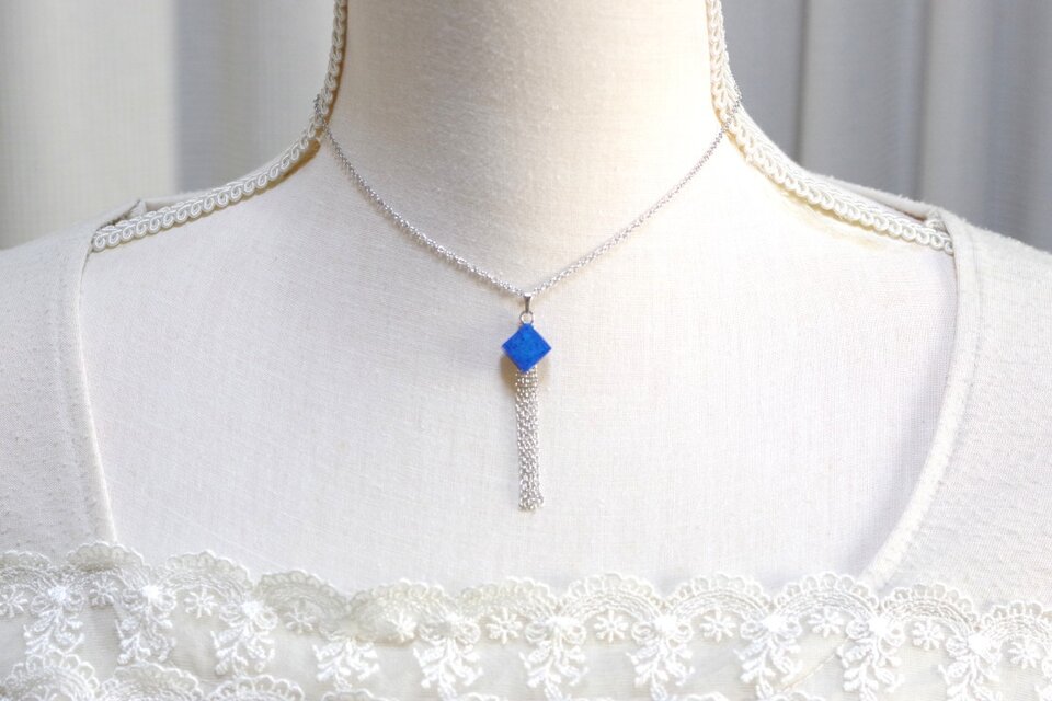 レジンアート　キューブとフリンジのペンダント〈海底の宝玉〉