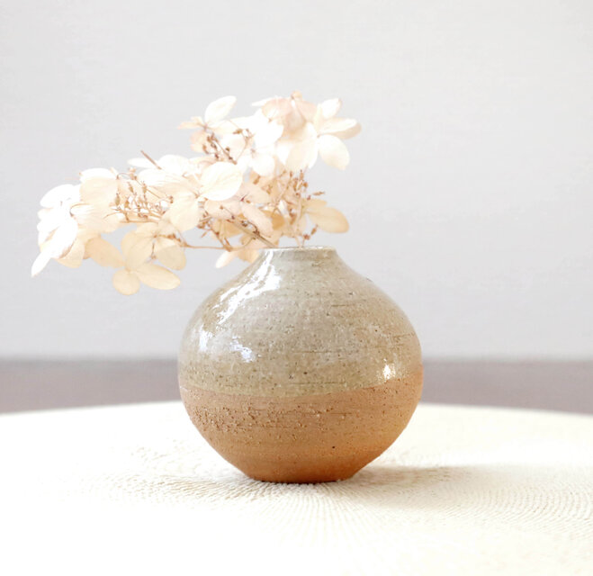 【薪窯焼成】白陶土と青磁釉の一輪挿し