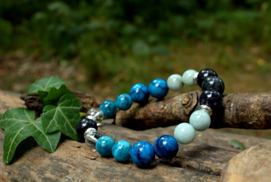 アパタイトAA級、アイオライトAA級、ブルーマジェイドAAA級　骨に良いブレスレット