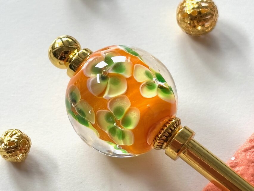 かんざし　オレンジと黄色の花のとんぼ玉　一本挿し　一本簪　涼しげ　夏秋　フラワー　緑　グリーン　イエロー