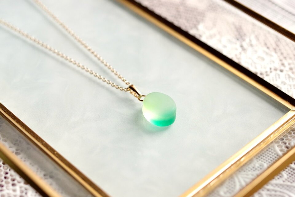 レジンアート　シーグラス風のペンダント〈松籟〉