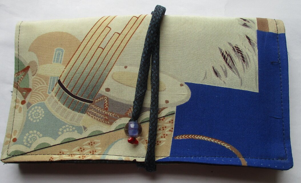 ８２８７　お宮参り着で作った和風財布・ポーチ