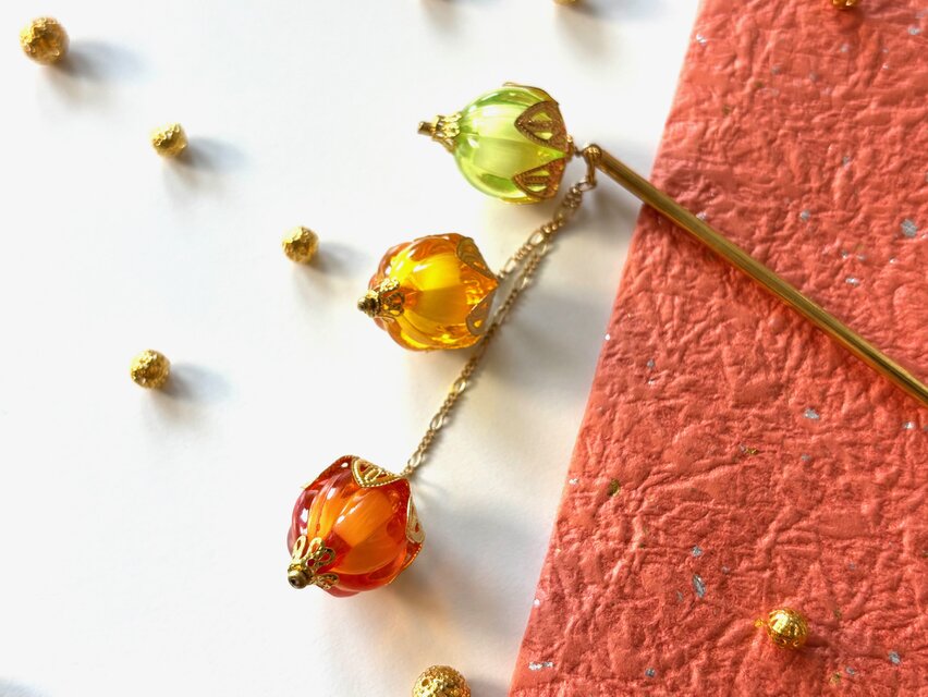 かんざし　鬼灯の様な２トーンカラーのビーズ３連　オレンジ系　一本挿し　一本簪　涼しげ　夏　ホオズキ　ほおずき　