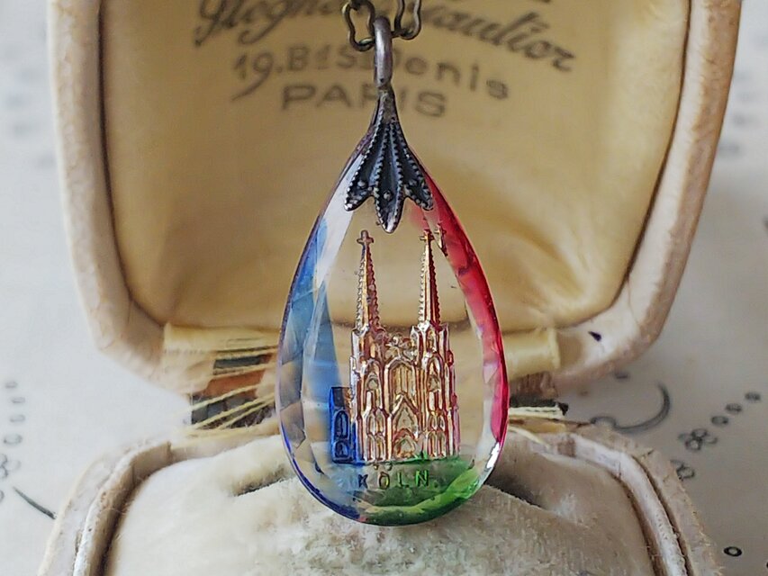 1930年代　ケルン大聖堂／アイリスガラス　ネックレス