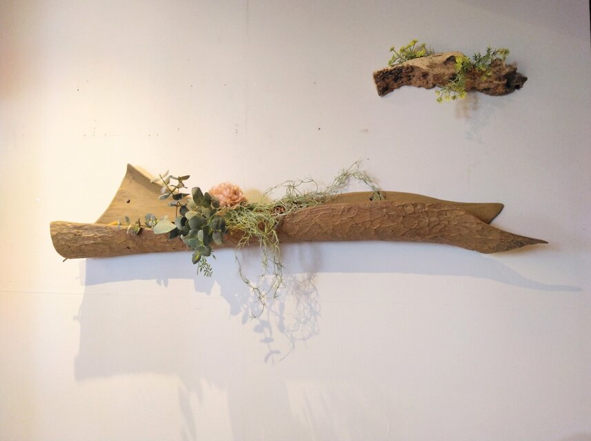 ケヤキ樹皮のディスプレイラック・ウオールデコ