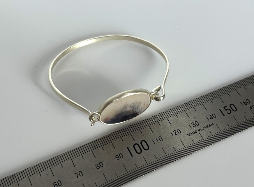 芸術作品デンドリティックアゲートバングル