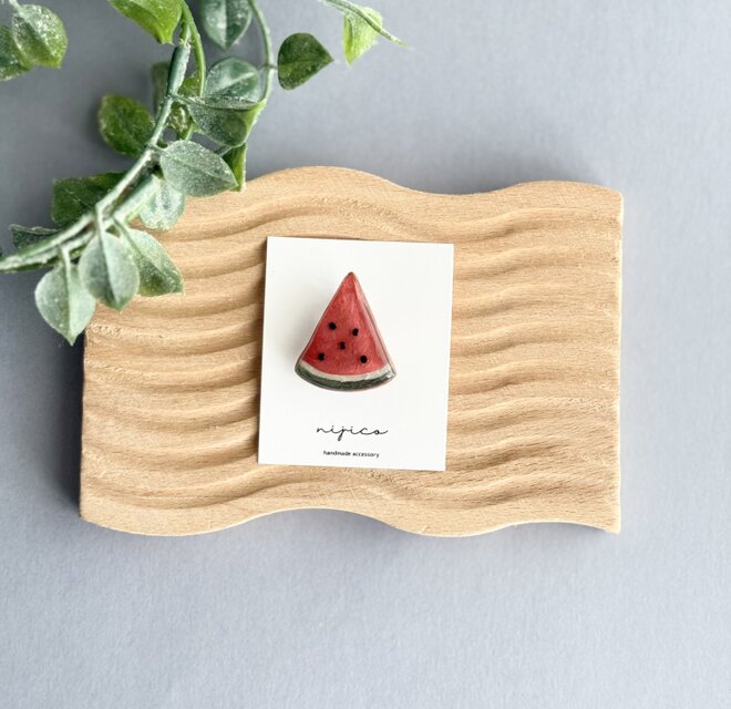 すいかブローチ