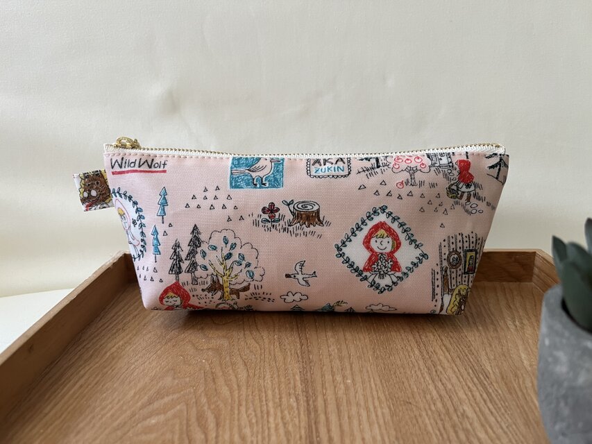 裏付き　ラミネートペンケース　赤ずきんちゃん　オオカミ