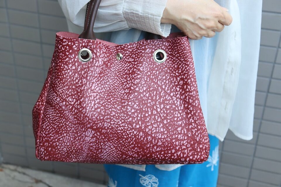 トートバッグ エンジ色 軽量 柔らか ハンドメイド 725 | iichi 日々の