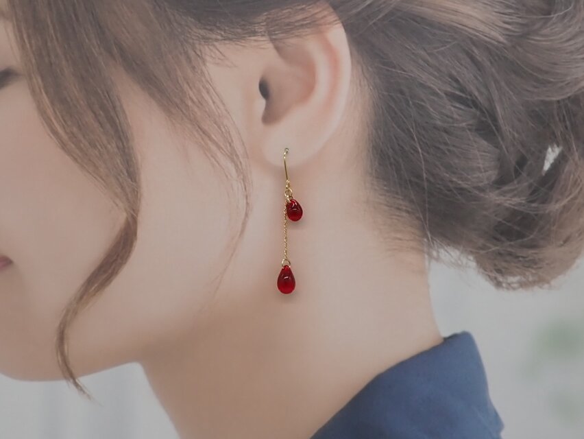 しずくビーズピアス／イヤリング【レッド】 | iichi 日々の暮らしを