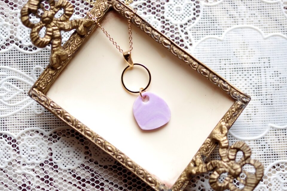 クレイアート　クレイパーツとリングパーツのペンダント〈姉の舞踏靴〉