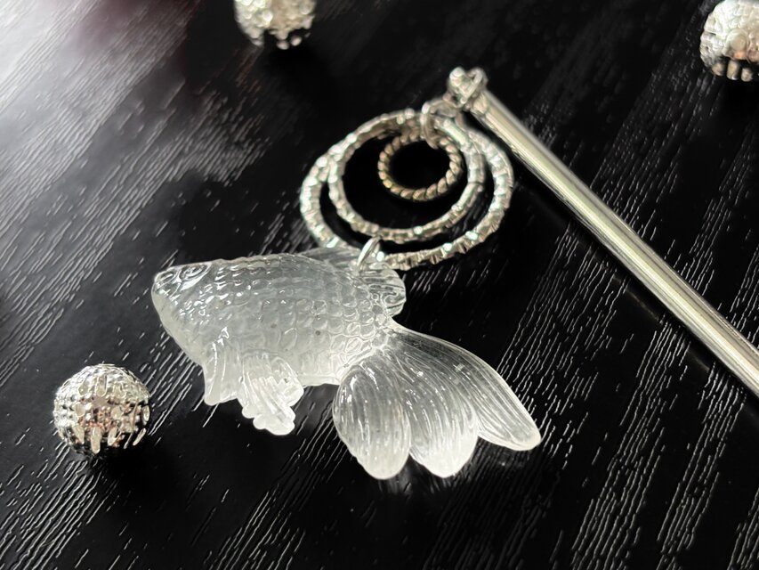 かんざし 大きめ金魚チャームと波紋リング クリア 透明 一本挿し 一本