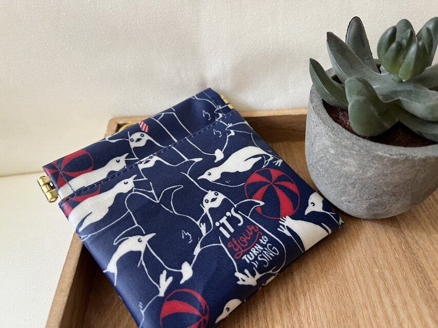 バネ口ラミネートポーチ　ペンギン　ぺんぎん