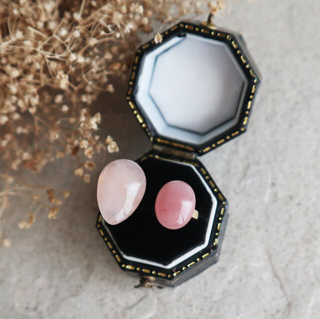 天然石ローズクォーツとグァバクォーツのフォークリング 金アレ対応＊10月誕生石