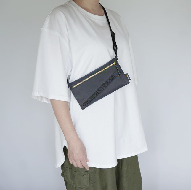 フリルのお財布ショルダー 手ぶらで外出できるミニポシェット | iichi