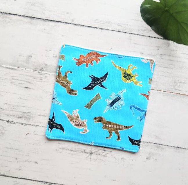 恐竜　タオルハンカチ　15cm角　コットン　マイクロファイバー　名入れ　