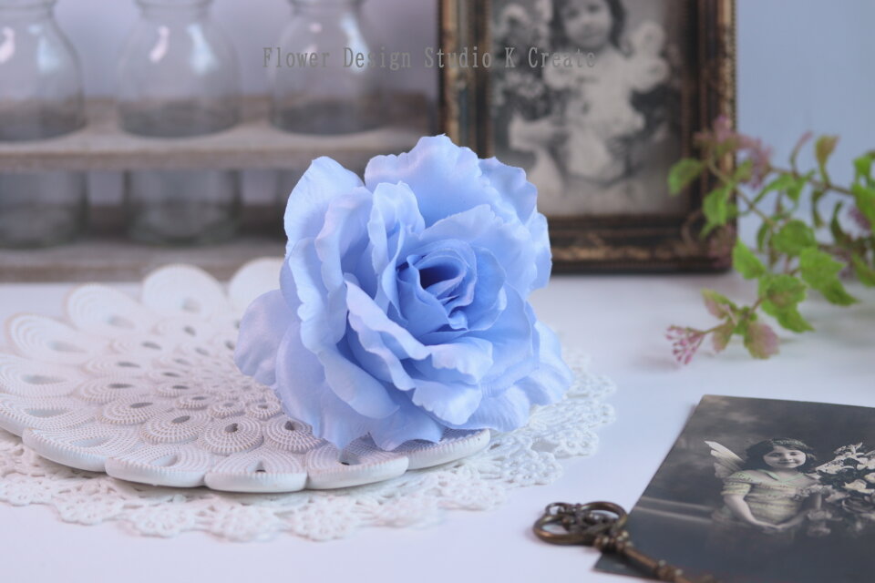 水色の薔薇の髪飾り 水色 大きめ 花 フラメンコ フローレス 花径12cm