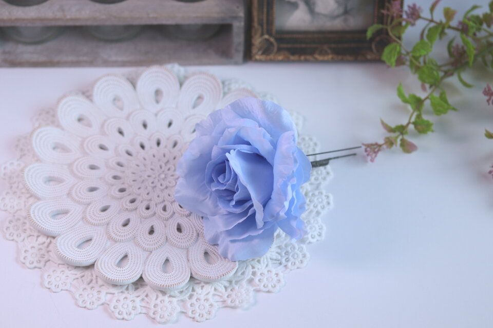 水色の薔薇の髪飾り 水色 大きめ 花 フラメンコ フローレス 花径12cm