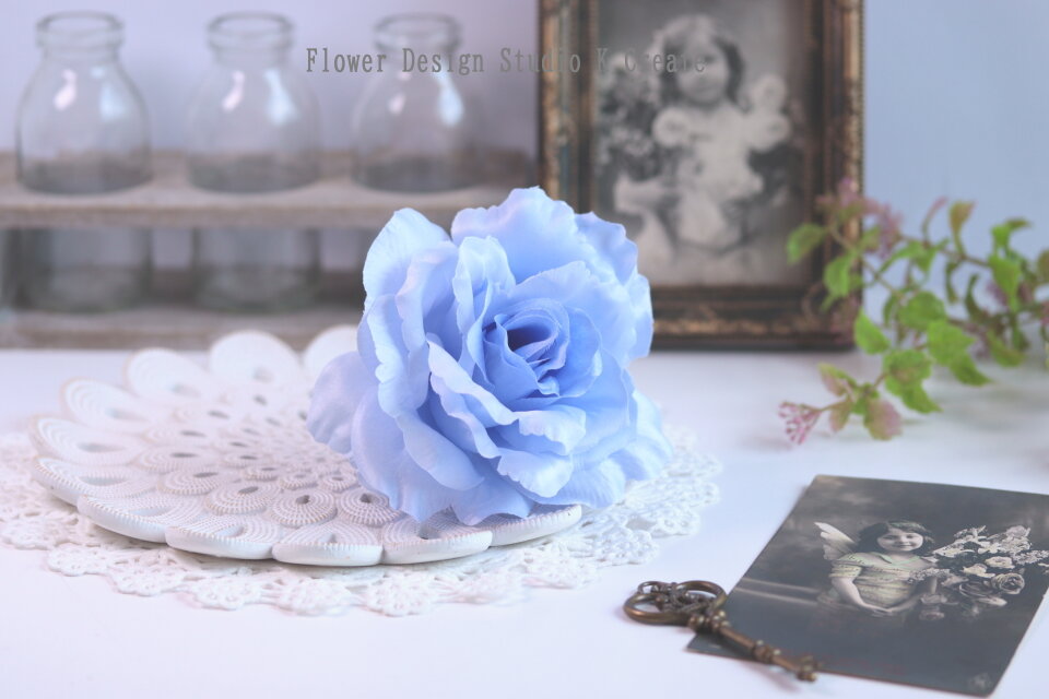 水色の薔薇の髪飾り 水色 大きめ 花 フラメンコ フローレス 花径12cm