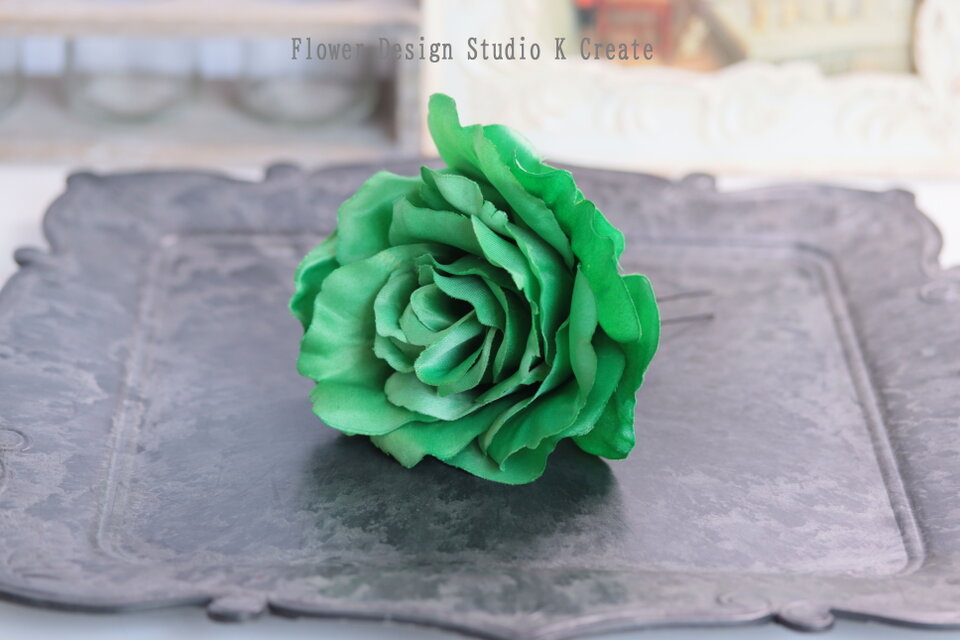 緑色の薔薇の髪飾り 緑色 グリン バラ 大きめ 花径12cm フラメンコ