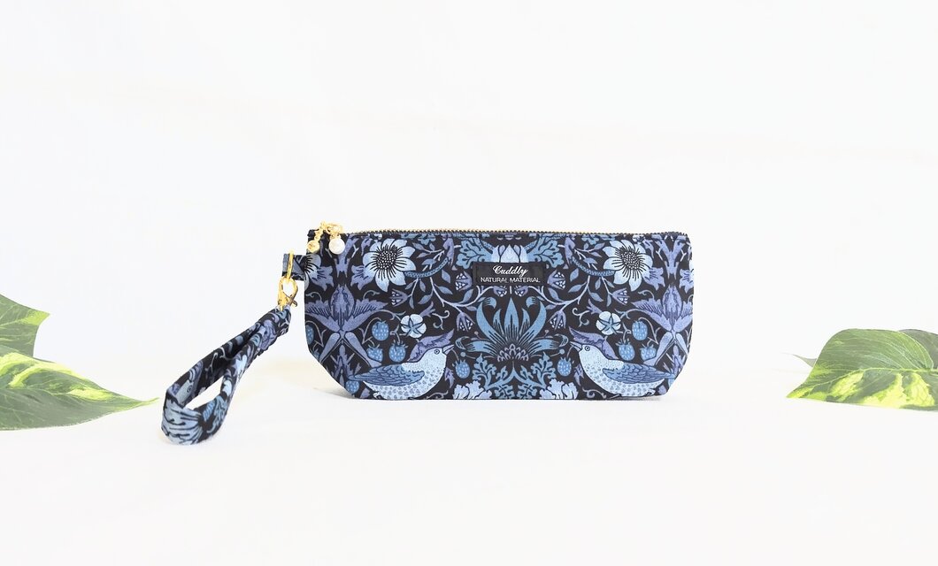 ストロベリーシーフの持ち手付きペンケース（ネイビー）