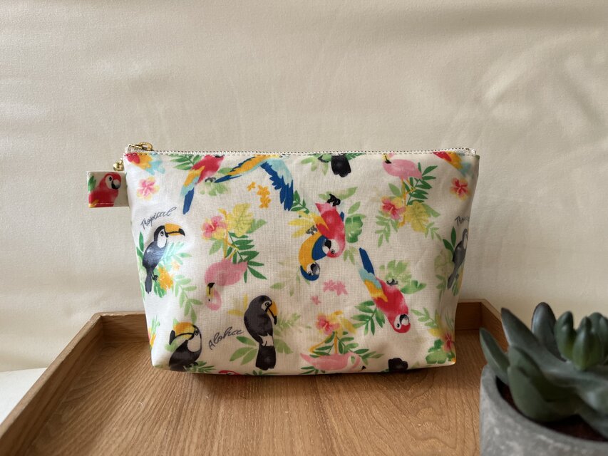 裏付き　ラミネートポーチ　インコ　オウム