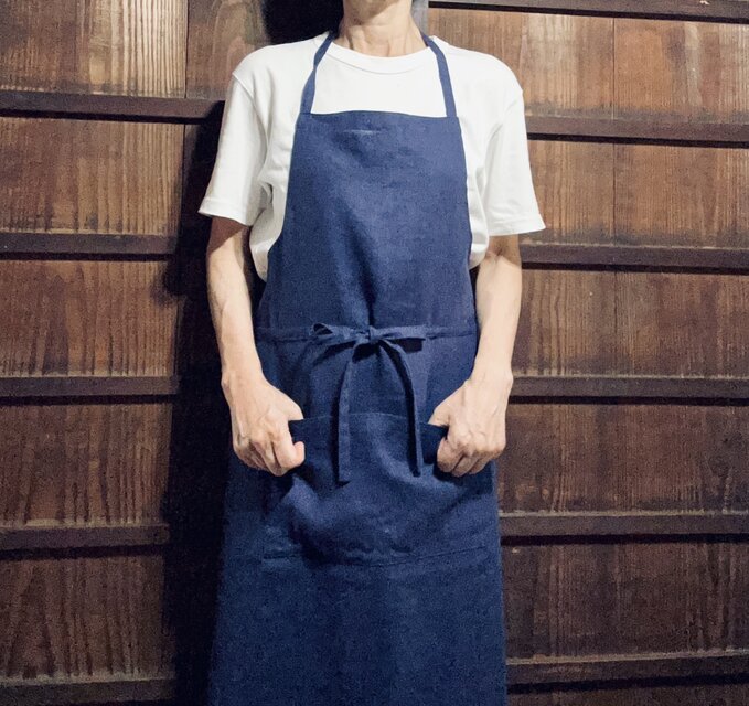 〈リネンエプロン〉