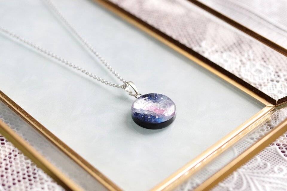 レジンアート　ラウンドペンダント〈天の川②〉20㎜