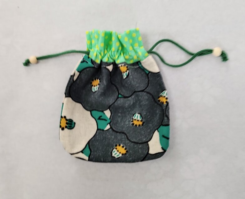 椿のミニポーチ