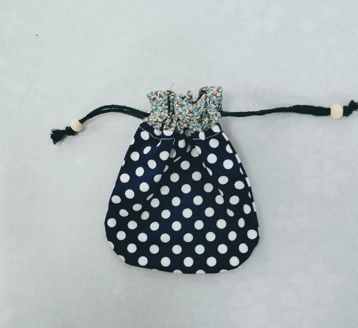 水玉のミニポーチ