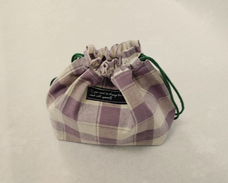 藤色チェックの巾着袋