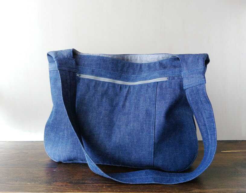 【一点物】デニムのショルダーバッグ (L) ブルー