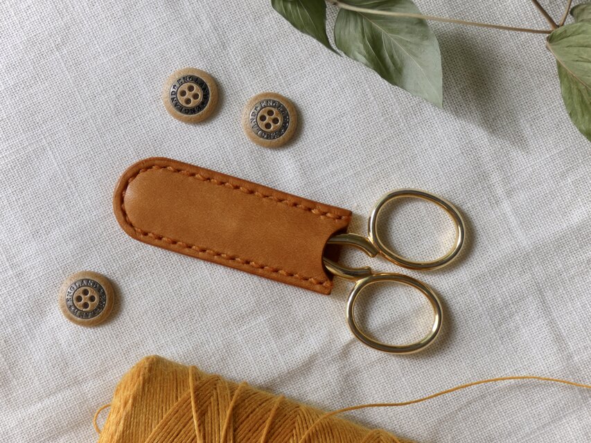 糸切りはさみケース／刺繍はさみカバー／ネイルシザー／革／オレンジ