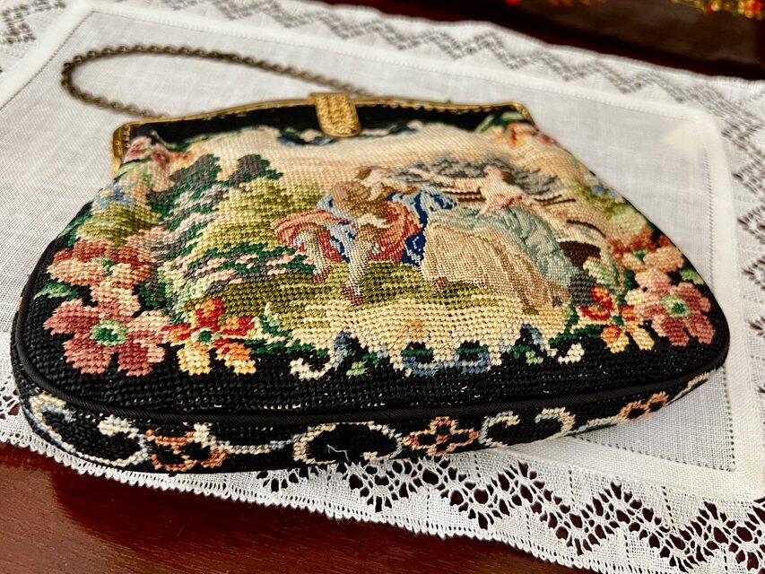 1900年代初期のプチポアン刺繍オペラバッグ | iichi 日々の暮らしを