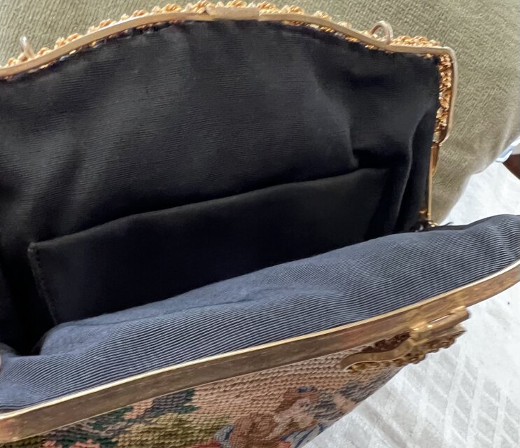 1900年代初期のプチポアン刺繍オペラバッグ | iichi 日々の暮らしを