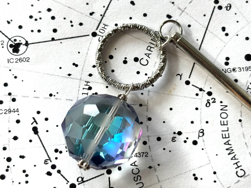 かんざし　雪の結晶の様なカットガラスビーズ　一本挿し　一本簪　涼しげ　揺れる　夜空　青　ブルー　水色　洋風　冬夏