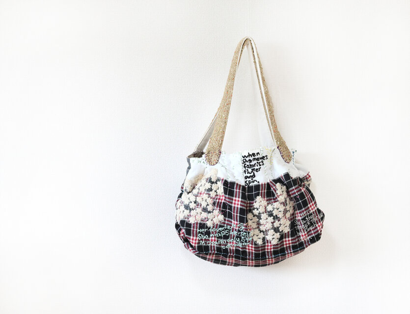 ハンドステッチ・クチャ ショルダーバッグ「Just like her.」