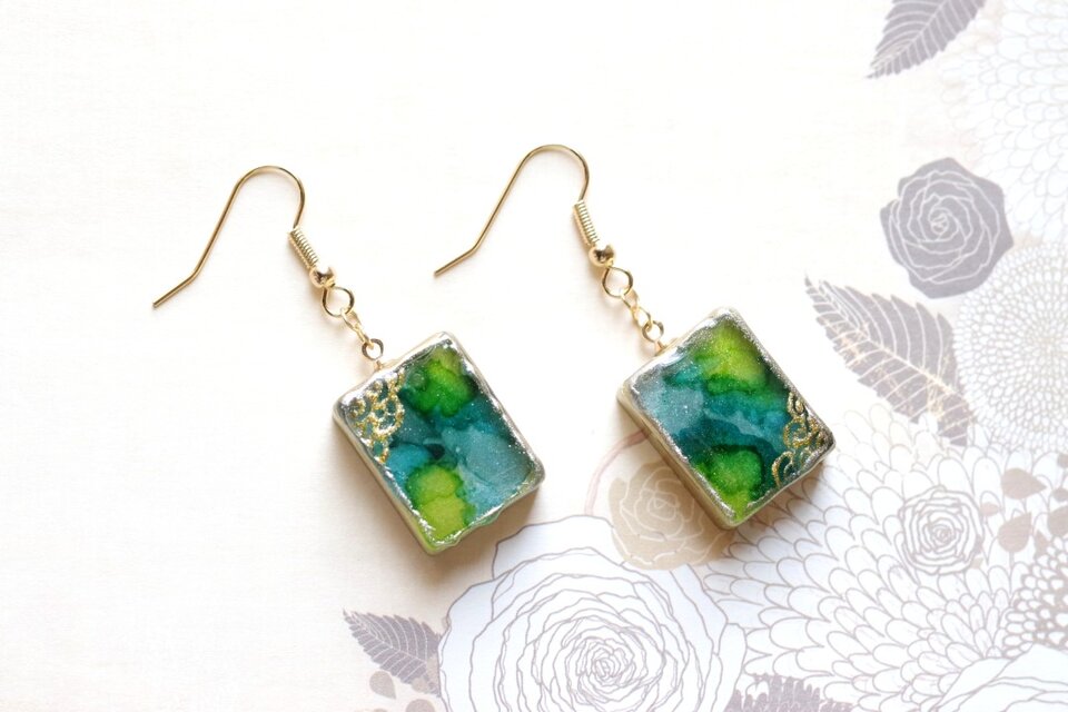 レジンアート　長方形のピアス〈常夏〉