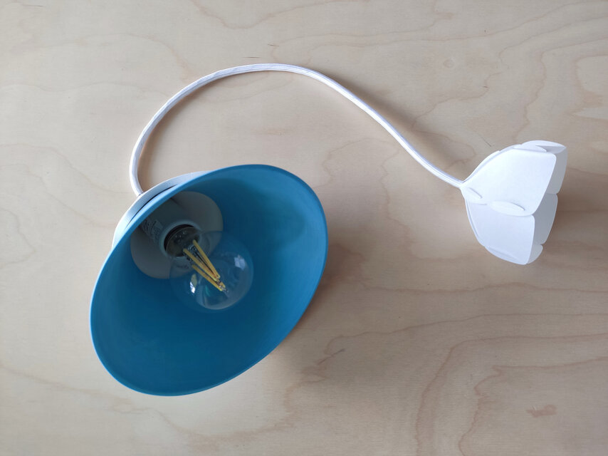 白と明るい青のアルプスのグローランプ Rei Lamp | iichi 日々の