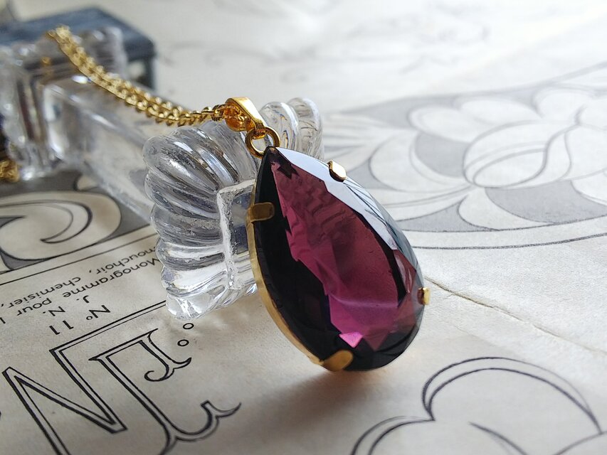 ヴィンテージ 深く濃いアメジスト色／大きな雫 ネックレス | iichi