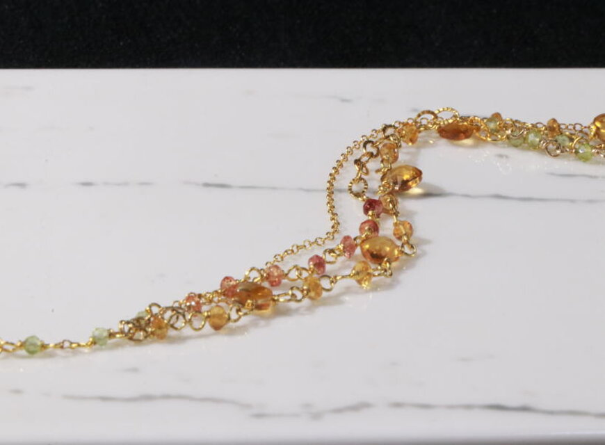 陽射しの中のブレスレット