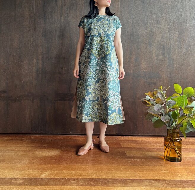 フレンチスリーブ・コンビネーションドレス　クワイエットフォレスト2025-1／サイド：ベージュ