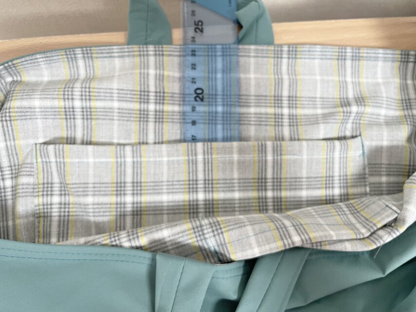 ターコイズブルー超軽いさらさら、内側ポケット×3撥水加工ハンドメイド