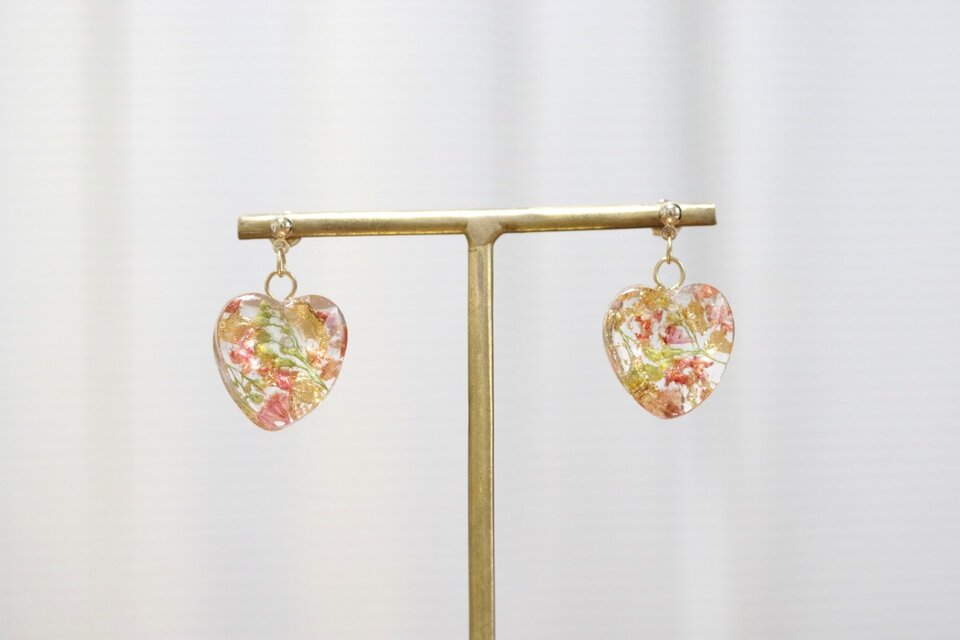 レジンアート　ハートのピアス〈恋の処方箋〉