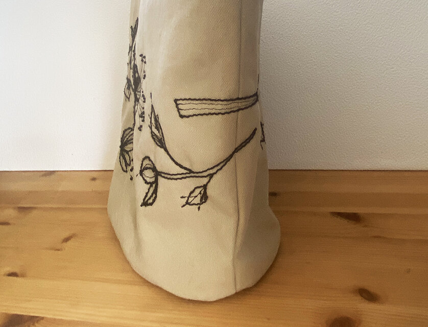 黒糸刺繍のバケツ型帆布かばん | iichi 日々の暮らしを心地よく