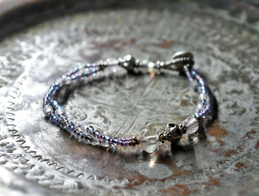 ヴィンテージオーロラチェコビーズとグーズベリー、フランスヴィンテージビーズの２連ブレス