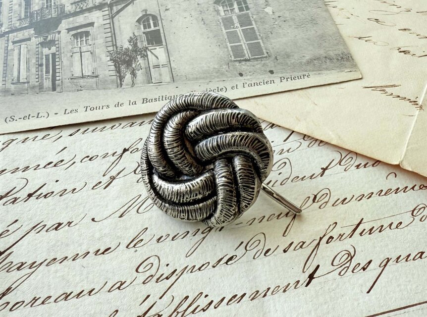 現代ボタンポニーテールフック／結び目シルバーボタン