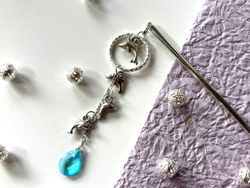 かんざし　イルカのチャームとリング　一本挿し　一本簪　涼しげ　揺れる　夏祭り　縁日　花火大会　洋風　海　軽い　ブルー