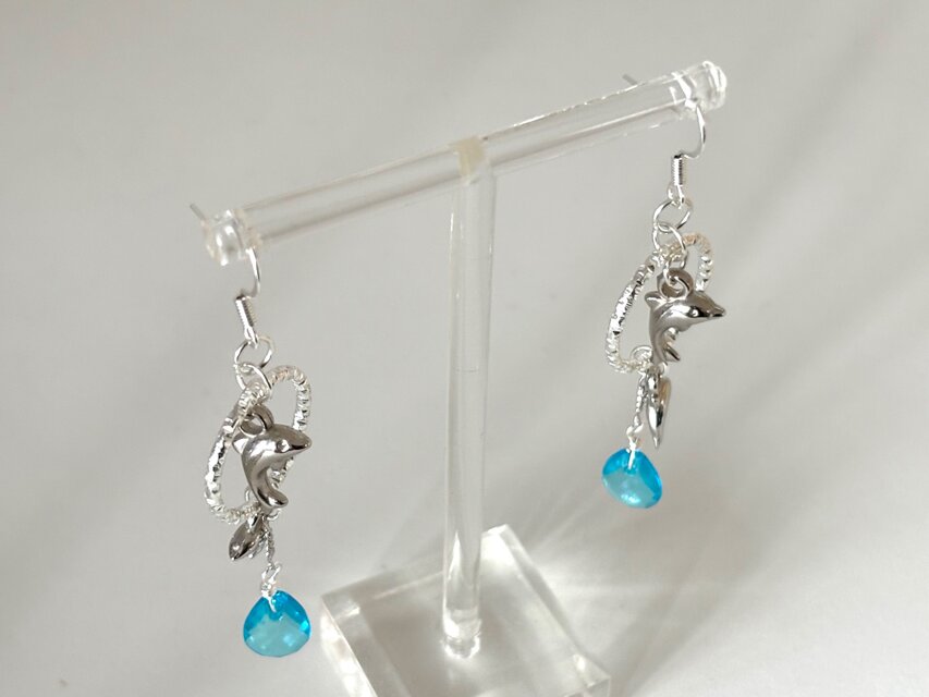 ピアス イルカのチャームとリング イヤリング交換可能 涼しげ